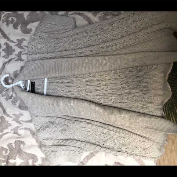 Zara Sweater - Picture 1 of 1